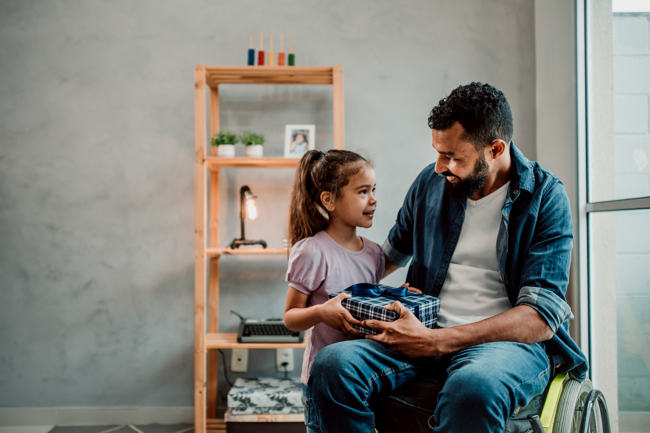 Daughter delivers gift to father in wheelchair Daughter delivers gift to father in wheelchair