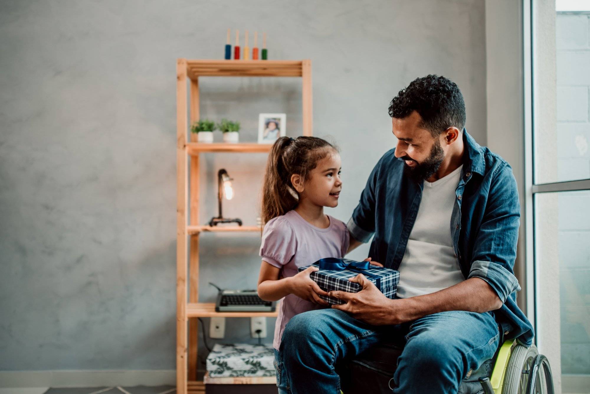 Daughter delivers gift to father in wheelchair Daughter delivers gift to father in wheelchair